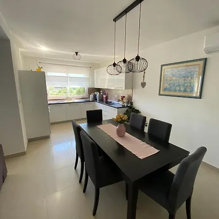 Ana Apartment