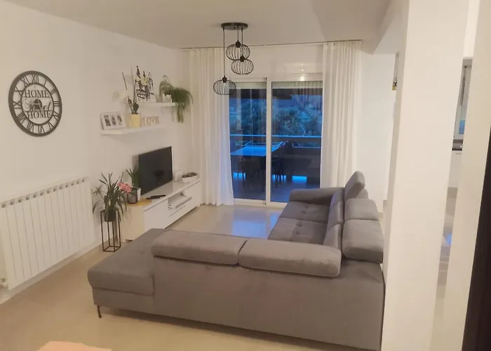 Ana Apartment *